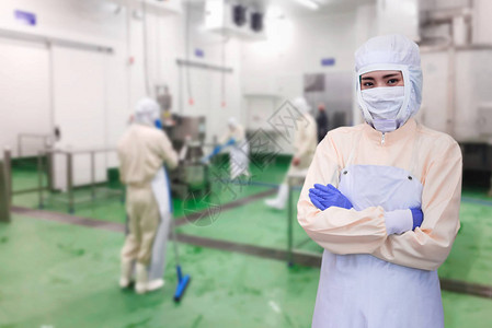 质量控制工人在食品工业过程中工作清洗图片