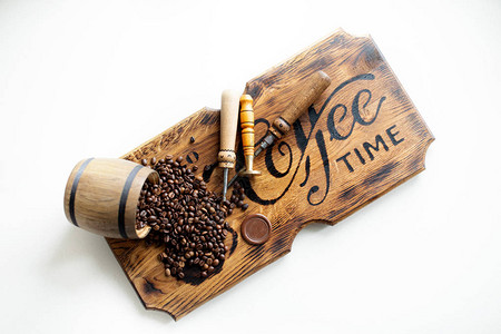 修理咖啡机的工具特写咖啡豆木板咖啡机餐桌图片