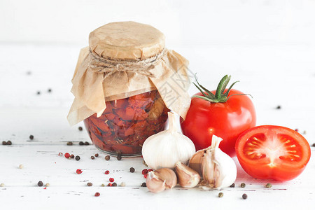 夏季和秋季罐装食品图片