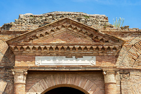 位于奥斯蒂亚安蒂卡的古罗马商店建筑的细节图片