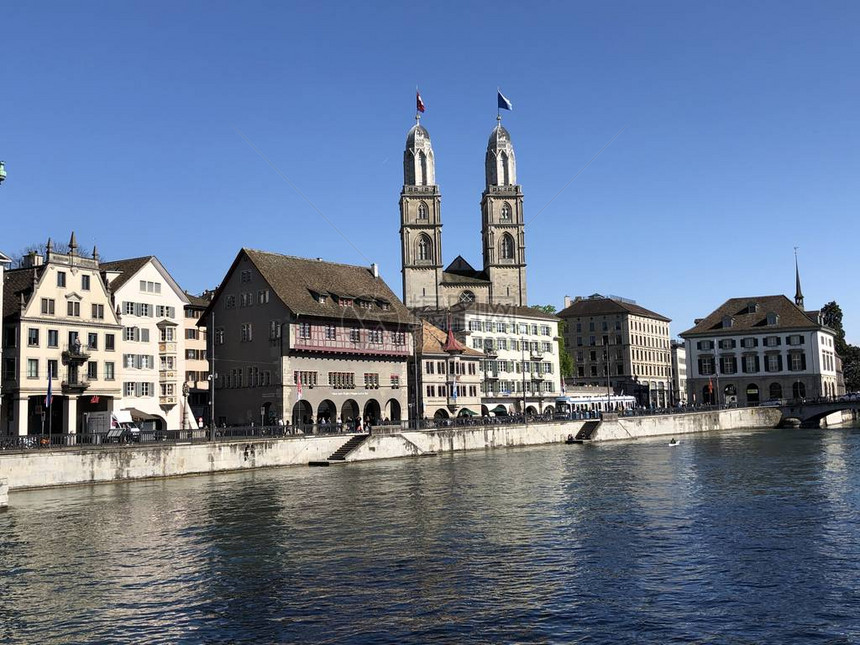 瑞士苏黎世市Limmat河沿岸瑞士苏黎世市的老旧传统房图片