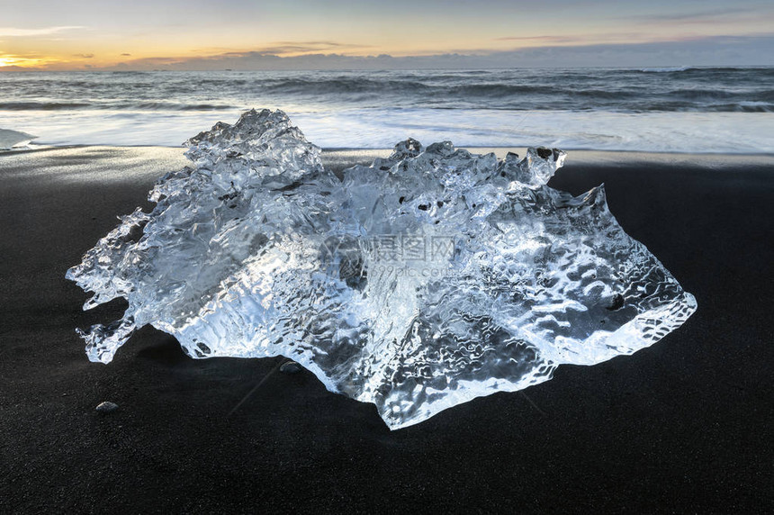 冰山来自著名的Jokulsarlon冰岛图片