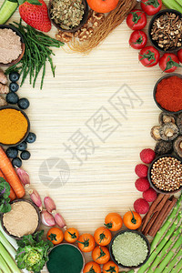 肝脏排毒超级食物背景与新鲜水果蔬菜草药香料和草药图片