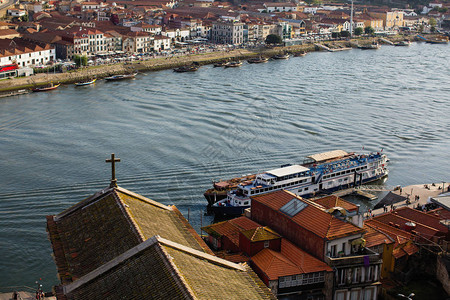 葡萄牙波尔图杜罗河里贝拉的顶视图图片