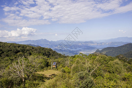 博卡伊纳Bocaina山路的景色背景