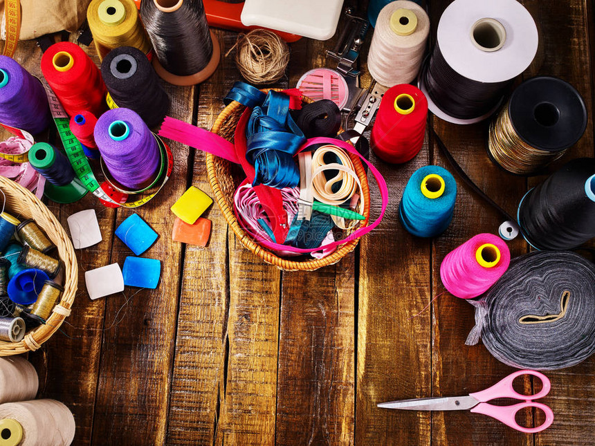 缝纫组用剪刀和针线篮子图片