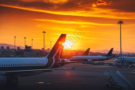 机场的日落景色图片