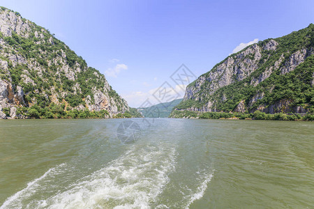 多瑙河自然景观上的铁盖子峡谷图片