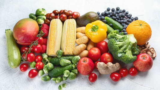 新鲜水果和蔬菜的组合脱毒素图片