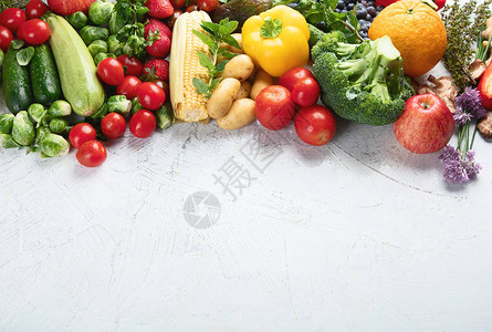 新鲜水果和蔬菜的组装图片