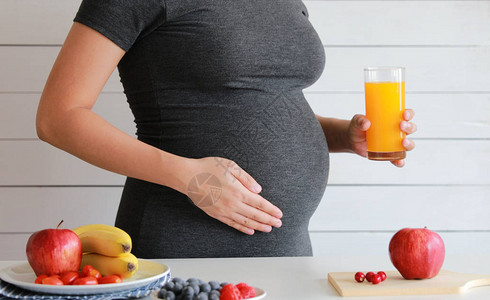孕妇喝橙汁健康图片