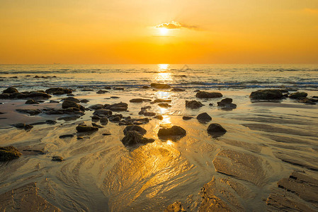 美丽多彩的日落风景沙滩金色太图片