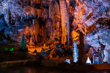 黄龙洞又称世界洞穴的奇迹中背景图片