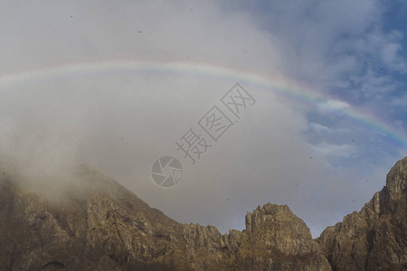 落基山上的彩虹彩虹半晴天的风景图片