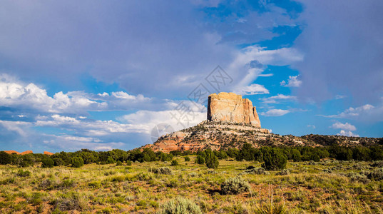 岩石和蓝天美国亚利桑那州的沙漠景观图片