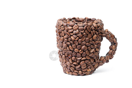 一杯咖啡咖啡豆制成的咖啡在白色背景图片