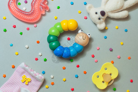 袜子牙套毛虫玩具泰迪熊和婴儿奶嘴图片