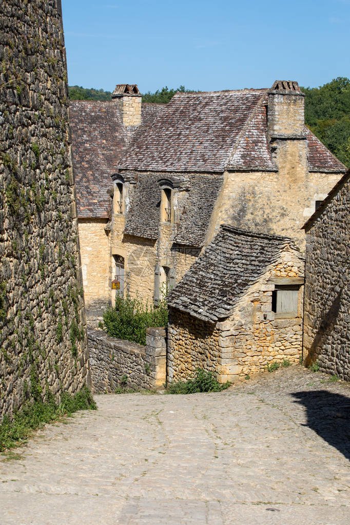 法国传统城市BeynacetCazenac的古老民宅和cobblestone街典型图片