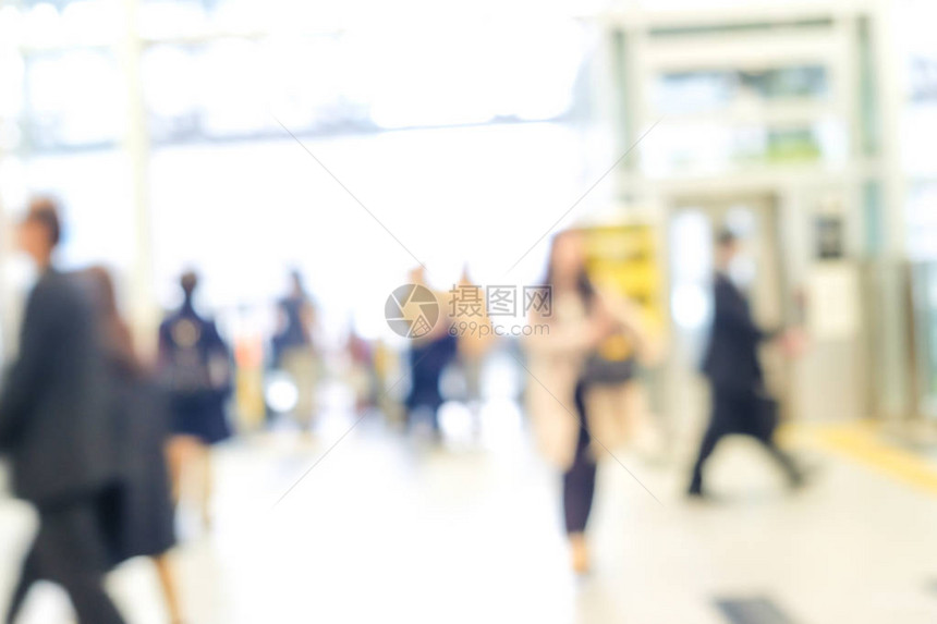 日本东京火车站模糊的人图片