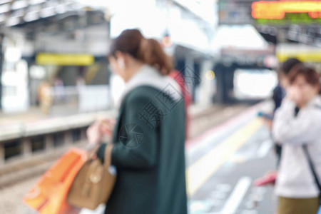 日本东京火车站模糊的人图片