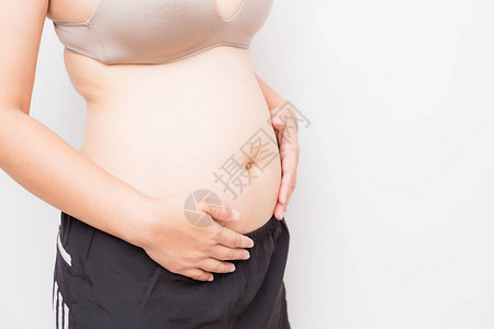 怀孕妇女肚子大肚子在白色背景上图片