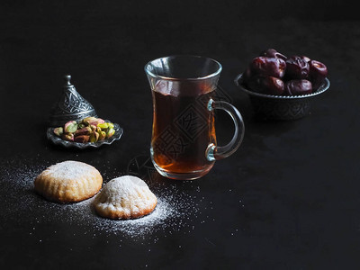 埃及饼干卡克开斋节和茶背景图片