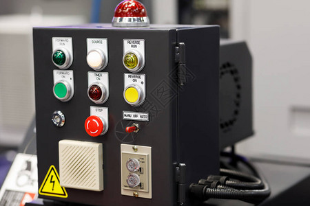 自动化工业设备的电气控制箱选择聚焦图片