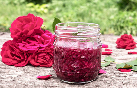 自制的玫瑰花瓣果酱花朵融化健康食图片