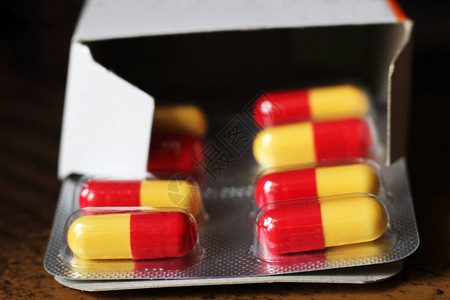 彩色抗生素胶囊如图片