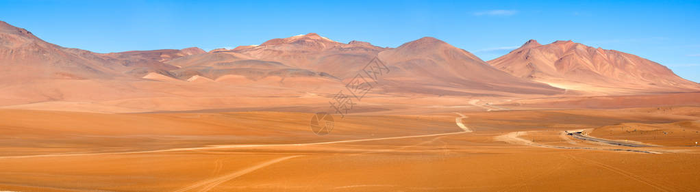 海拔4600米的Altiplano公路和径图片