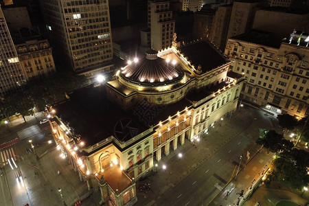 巴西圣保罗市政剧院鸟瞰图梦幻般的风景市中心风光夜景图片