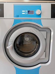 洗衣机工业在洗衣店图片