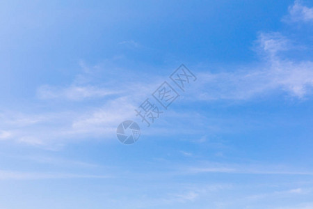 蓝天和白云背景在阳图片