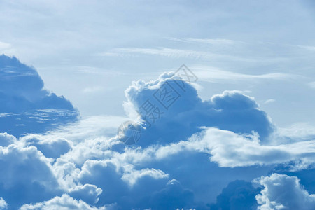 天空背景上美丽的云彩图片