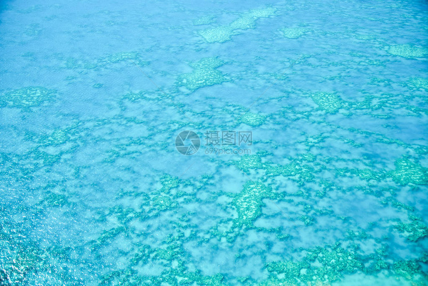 昆士兰的天然大堡礁自然天堂的空中观景图片