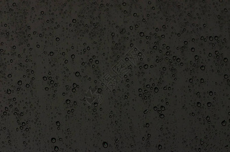 以及玻璃窗上的模糊的雨滴照片图片