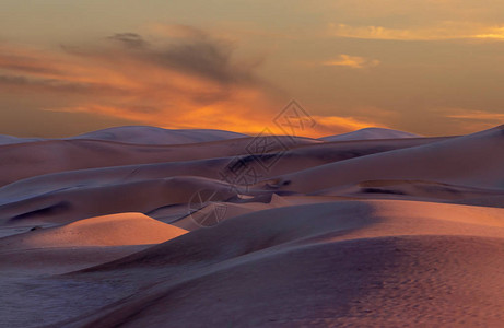 纳米布沙漠日出风景的图片