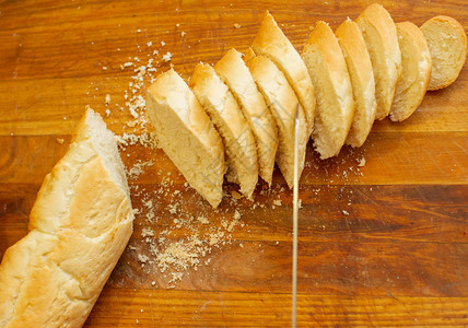 传统的法式新鲜法式面包图片
