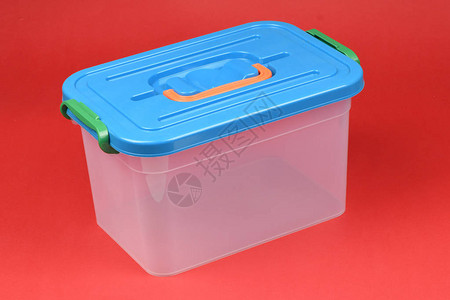 红色背景隔离的食品塑料盒高清晰度照片图片