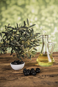 橄榄油橄榄树黑橄榄和木图片