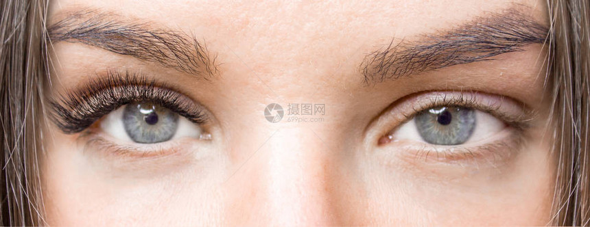 睫毛延长手术前后长假睫毛的女人眼睛特写微距镜头图片