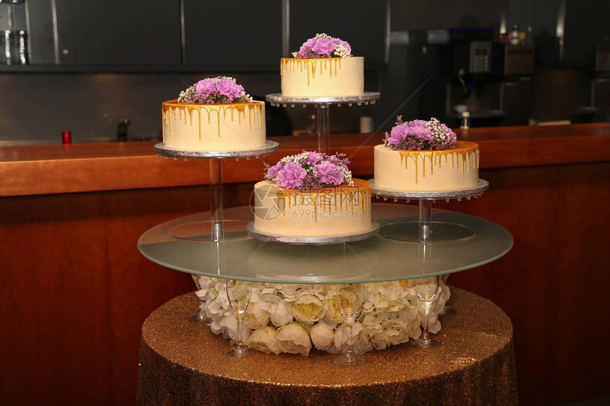 婚礼蛋糕在莱拉克音图片
