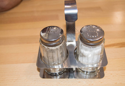 玻璃和金属套装盐和胡椒搅拌器图片
