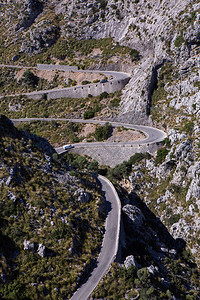 Calobra村的景色山地公路图片