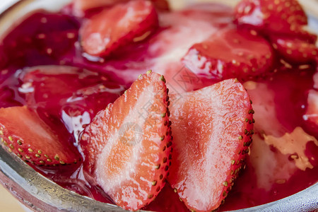 以草莓水果和酱为盘子图片