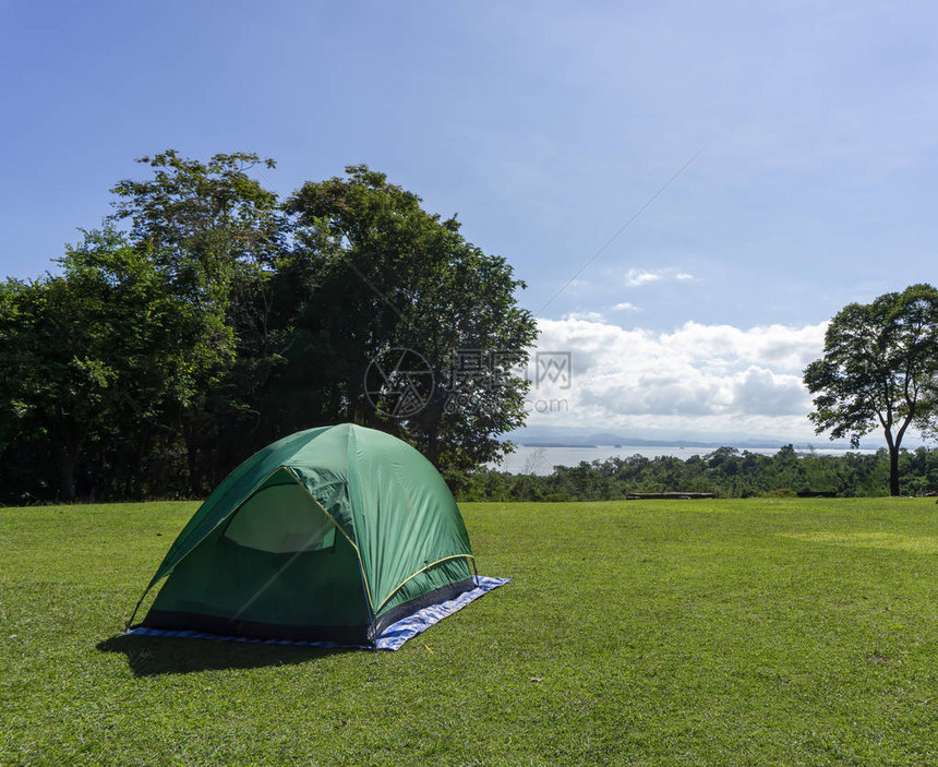 绿帐篷在泰国Kanchanaburi的HuaiMaeKhamin帐篷图片