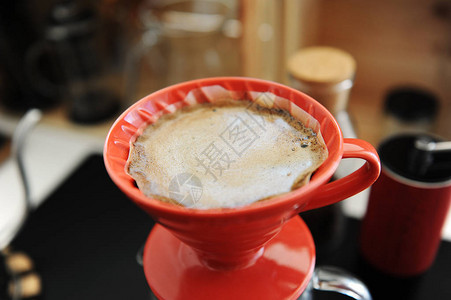 咖啡酿造流程红陶滴管插头关闭开花特殊概念图片