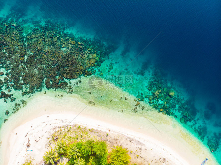 空中俯视班亚克群岛苏门答腊热带群岛印度尼西亚图片