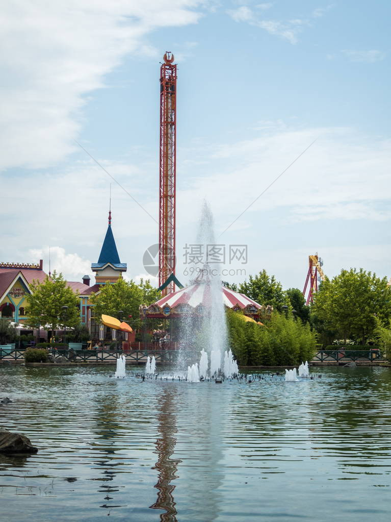 俄罗斯索契公园高度景点背景上的喷泉2019年6月图片