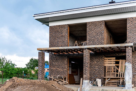 屋顶建筑和建造新砖屋图片